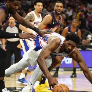 开云体育-恩比德孤立无援 蜜月期已过哈登重回划水状态？